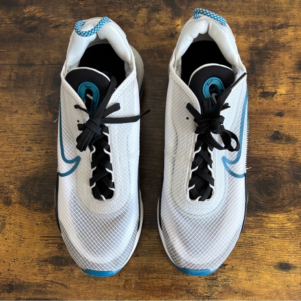 Air Max 2090 in ‘Green Abyss' - Picture 7 of 14